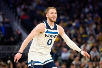 PG试玩平台-精准打击！兰德尔最后时刻甩锅 迪文岑佐加长三分压哨命中